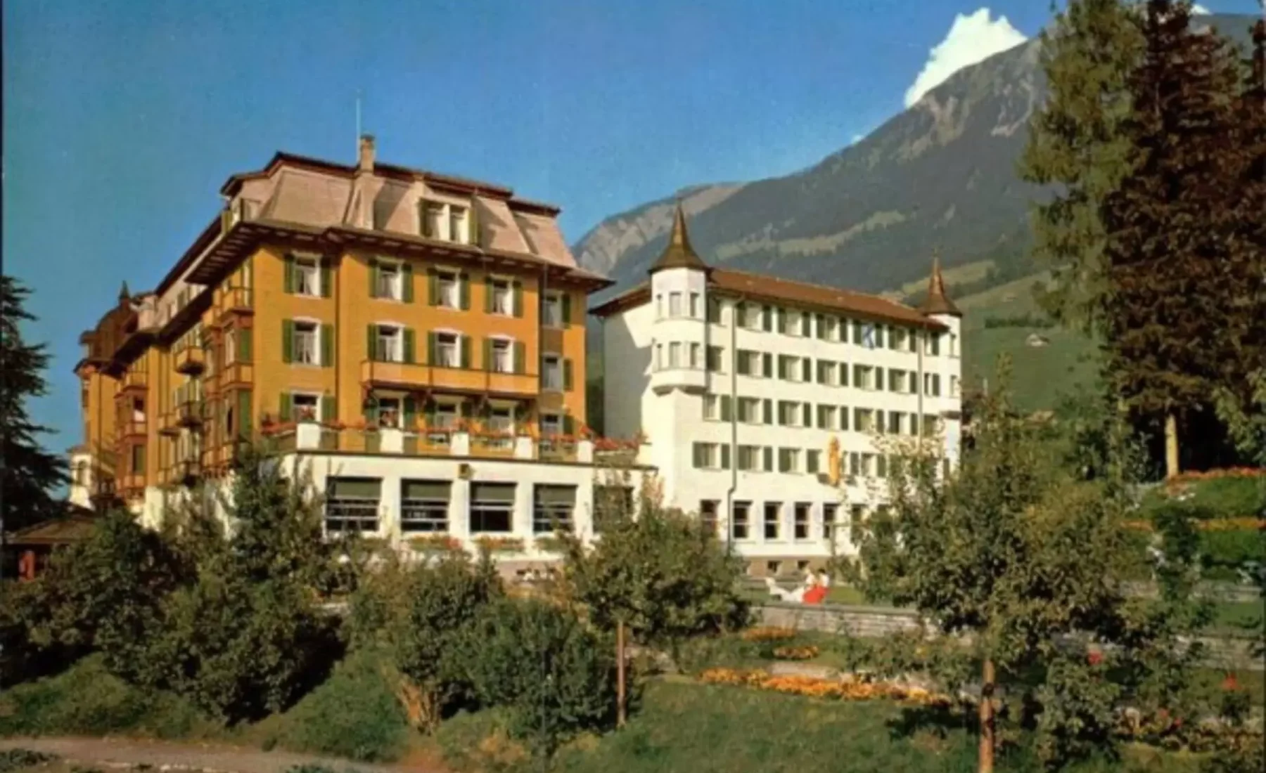 1945